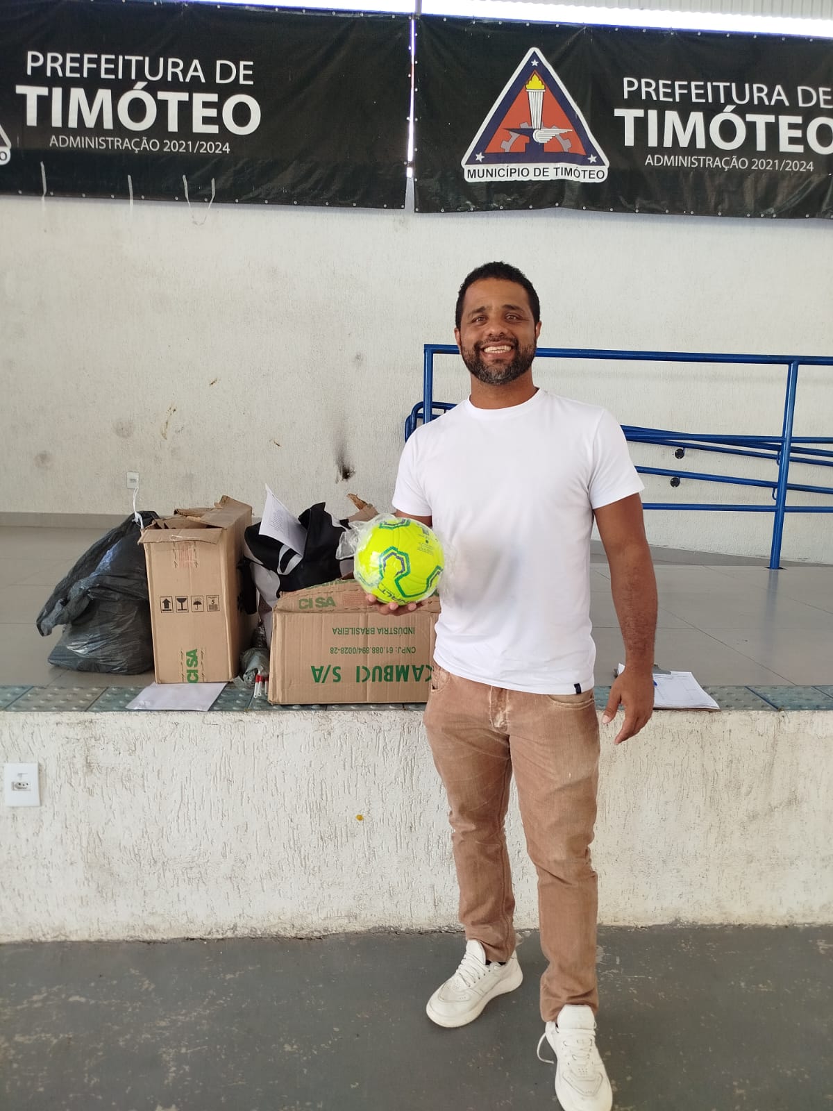 Entrega De Material Esportivo Escolar Timoteo 2